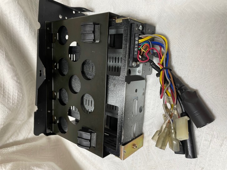 Einbauschacht für Clarion BMW Radio PU-9203A