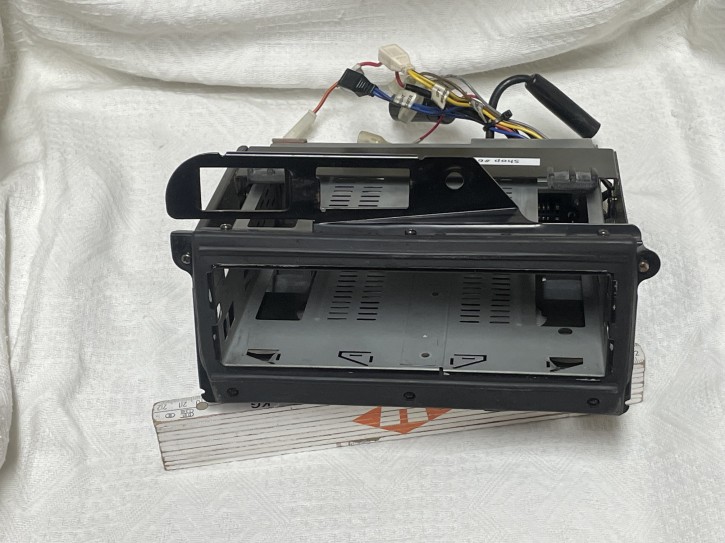 Einbauschacht für Clarion BMW Radio PU-9203A